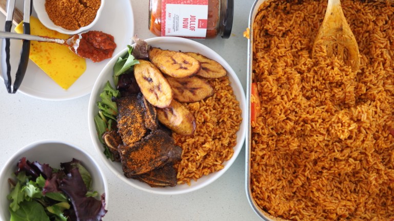 HOW TO PREPARE JOLLOF RICE USING A RICE COOKER