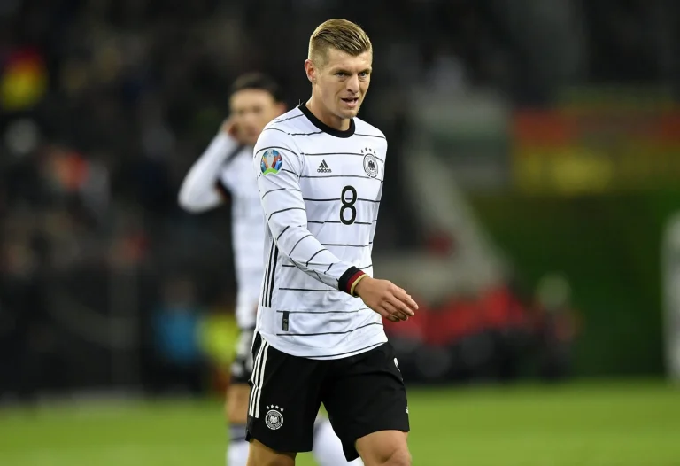 “Real Madrid Targets Player to Fill Toni Kroos’ Shoes in Midfield”