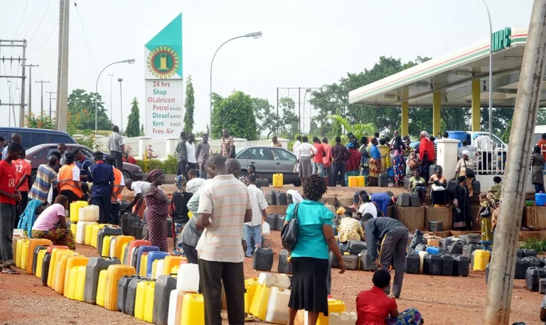 Aggrieved resident sl+ms an Ikorodu filling station for allegedly charging customers N1,000, N2,500 before they can sell petrol to them in their 5-litres and 25-litres kegs respectively