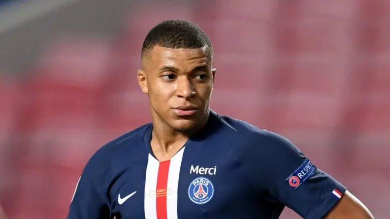 “Kylian Mbappe’s Mother Drops Clue on Player’s Next Club in Transfer Saga”