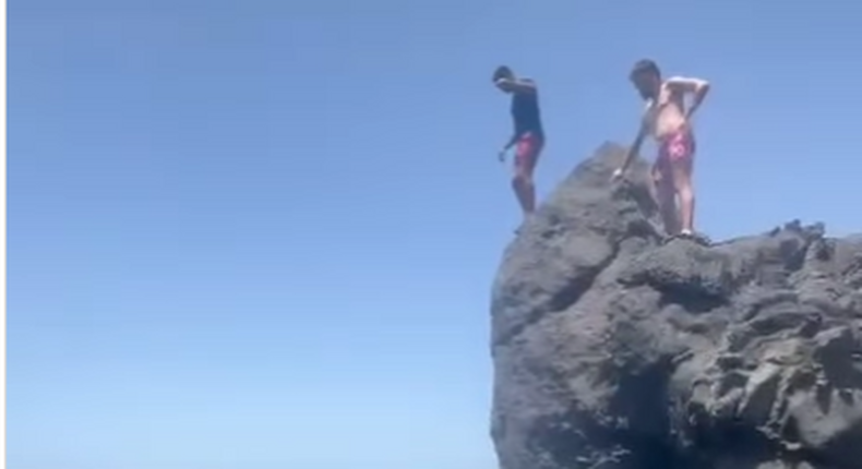 Tourist jumps off a cliff [Instagram/@canarias1500kmdecosta]