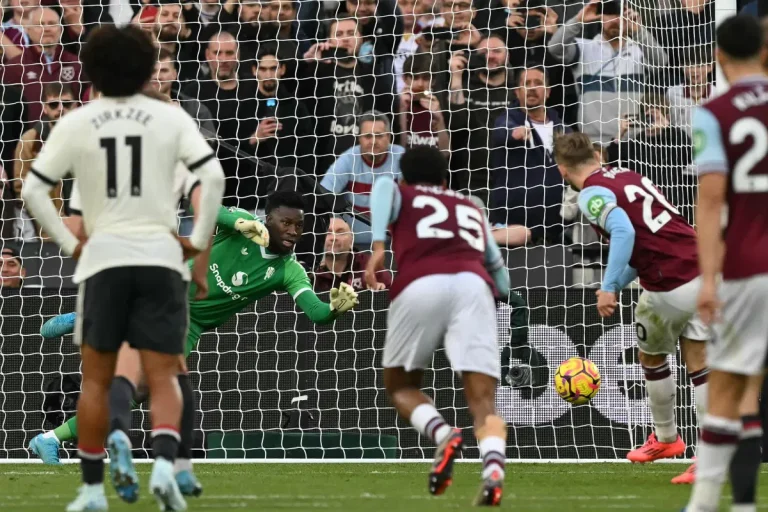 ANOTHER SETBACK FOR MAN UNITED AS BOWEN’S LATE PENALTY SEALS 2-1 DEFEAT TO WEST HAM